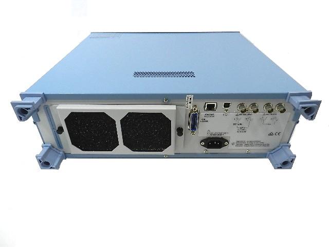 AC標準電圧電流発生器 2558A