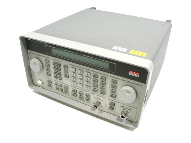シンセサイズド信号発生器 8648B